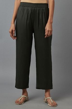 Bottle Green Solid Slim Pants in Straight Silhouette